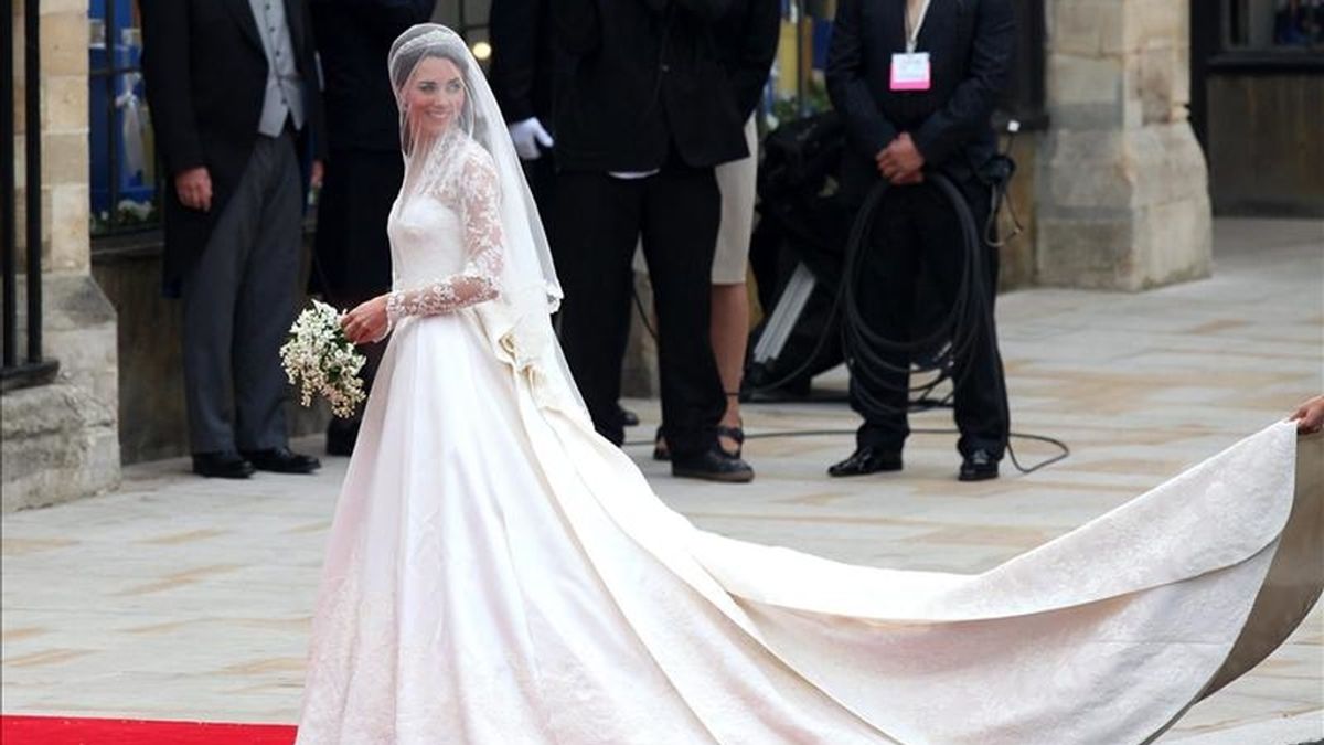 Kate Middleton llega a la abadía de Westminster, donde se celebró su boda con el príncipe Guillermo, duque de Cambridge, en Londres (Reino Unido), hoy, viernes, 29 de abril de 2011. EFE