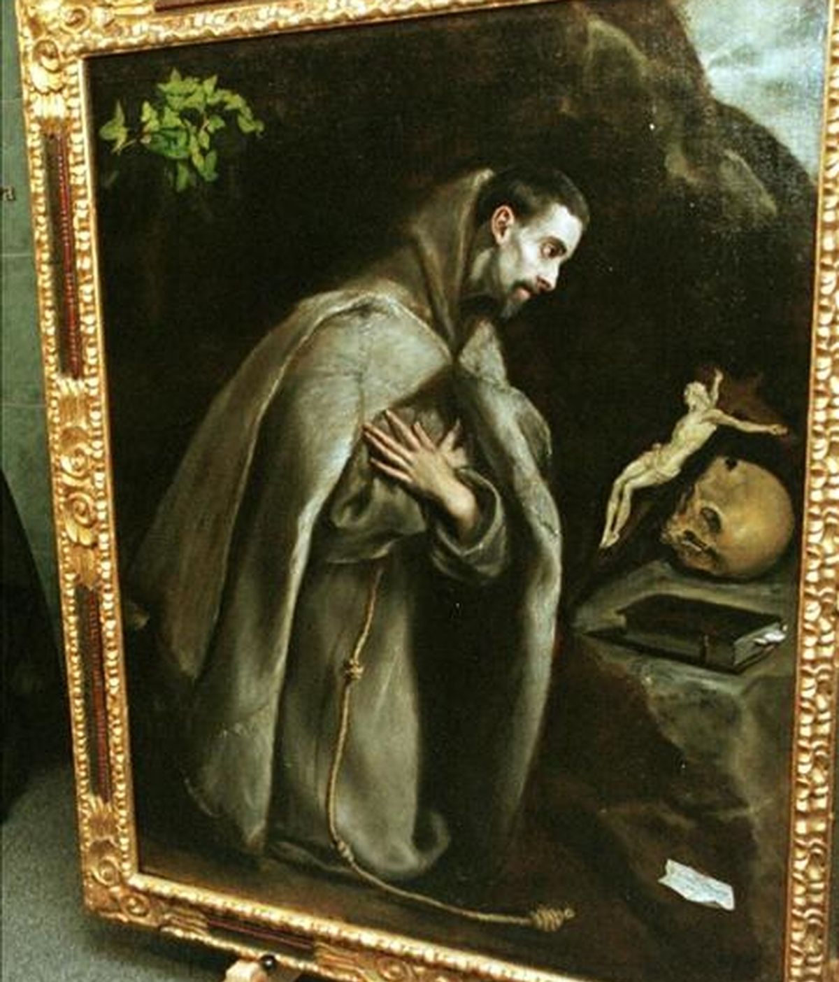 En la imagen, el cuadro "San Francisco de Asís meditando de rodillas", obra de Doménico Theotokopolis "El Greco". La obra, que se encontraba depositada en los fondos del Museo Provincial de Alava (País Vasco) era atribuída a algún pintor de la escuela del pintor cretense. EFE/Archivo