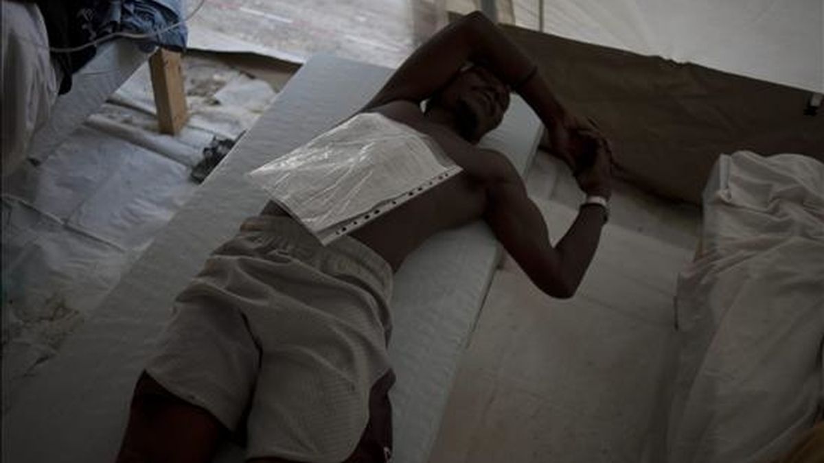 La epidemia, que estaba erradicada en Haití hasta su aparición en octubre pasado, se ha extendido a los diez departamentos haitianos, pero el más afectado es Artibonite, en el noroeste, donde han fallecido 813 personas debido a la enfermedad. EFE/Archivo La epidemia, que estaba erradicada en Haití hasta su aparición en octubre pasado, se ha extendido a los diez departamentos haitianos, pero el más afectado es Artibonite, en el noroeste, donde han fallecido 813 personas debido a la enfermedad. EFE/Archivo