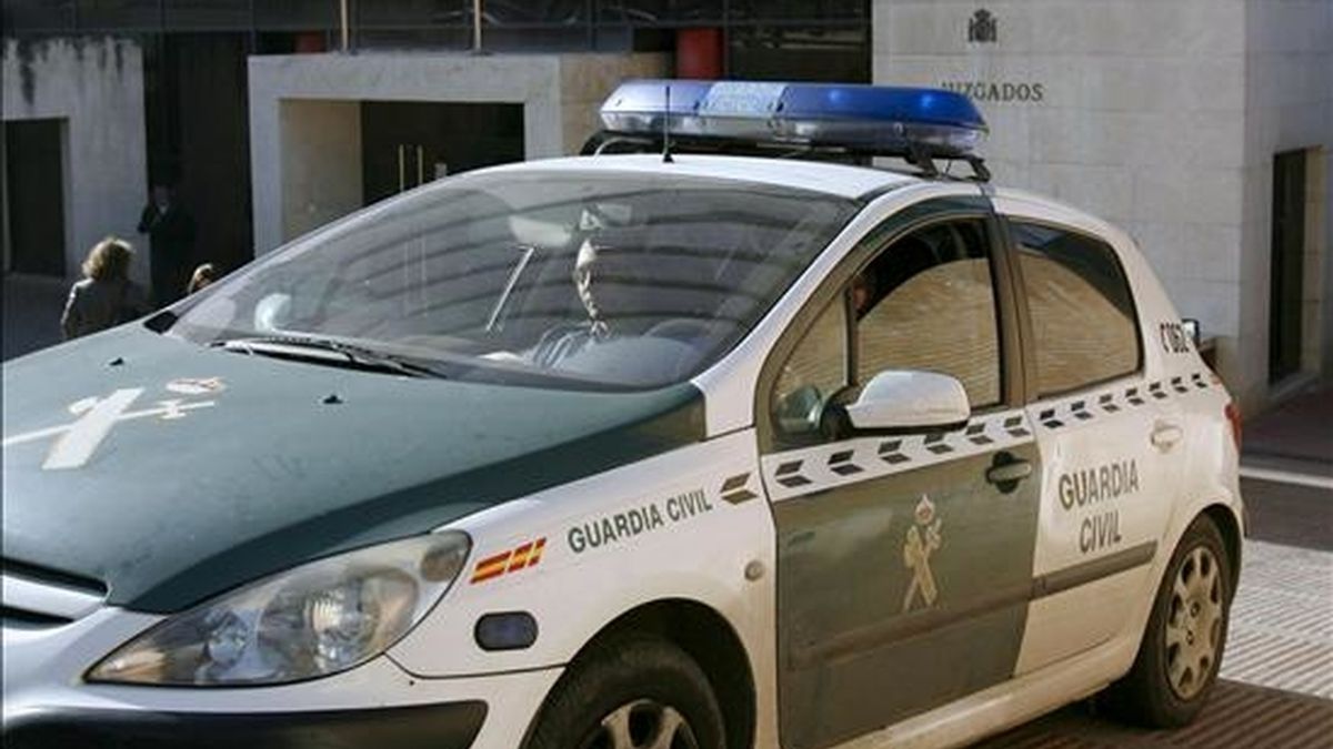 La Guardia Civil de Ceuta ha desmantelado una red que se dedicaba al transporte de drogas desde esta ciudad hasta Andalucía con el arresto de 18 personas, entre ellas 7 militares. EFE/Archivo