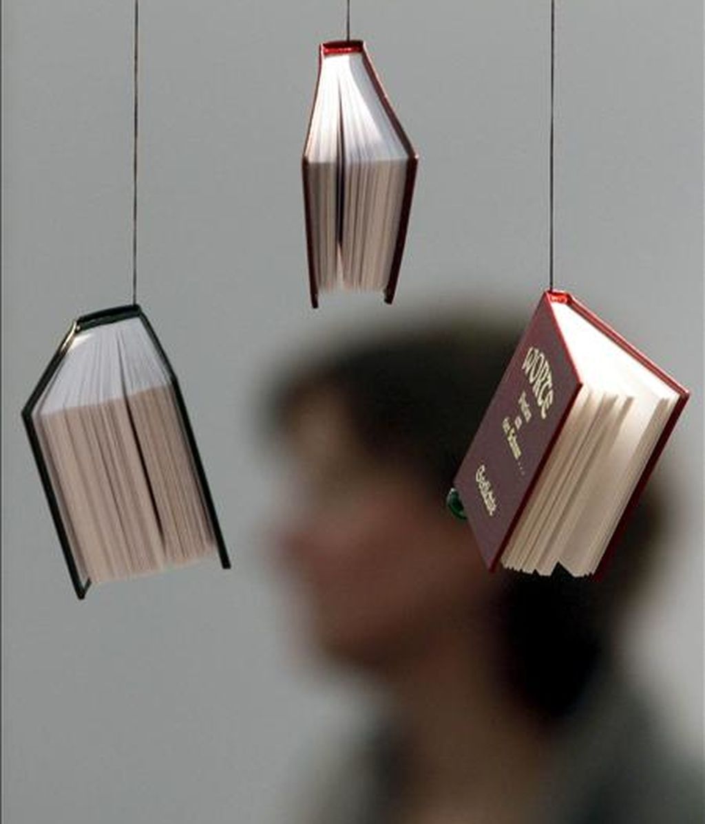 Detalle de tres miniaturas de libros en la Feria del Libro de Fráncfort, la más grande del mundo en el sector, hoy en Alemania. EFE Detalle de tres miniaturas de libros en la Feria del Libro de Fráncfort, la más grande del mundo en el sector, hoy en Alemania. EFE