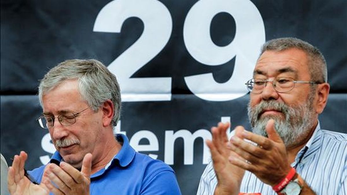 Los secretarios generales de CCOO, Ignacio Fernandez Toxo (i) y de UGT, Cándido Mendez, han celebrado en el pabellón municipal del Cabanyal, en Valencia, una asamblea con motivo de la huelga general del 29 de septiembre. EFE Los secretarios generales de CCOO, Ignacio Fernandez Toxo (i) y de UGT, Cándido Mendez, han celebrado en el pabellón municipal del Cabanyal, en Valencia, una asamblea con motivo de la huelga general del 29 de septiembre. EFE