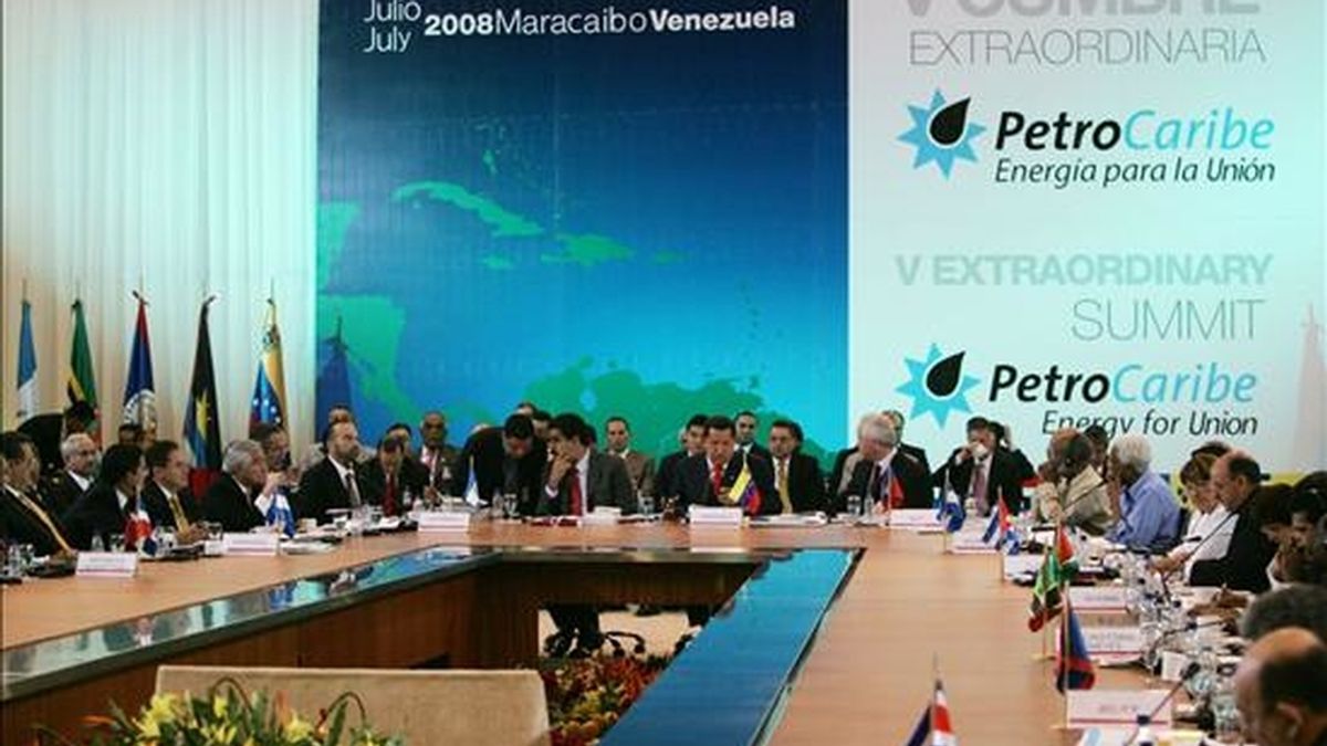 Vista general de la sesión plenaria de la V Cumbre presidencial de Petrocaribe que se realizó en julio de 2008, en el Palacio de Eventos de Maracaibo (Venezuela). EFE/Archivo