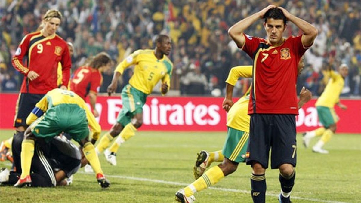 Villa se lamenta por el fallo en el penalti ante Sudáfrica. FOTO: Reuters.