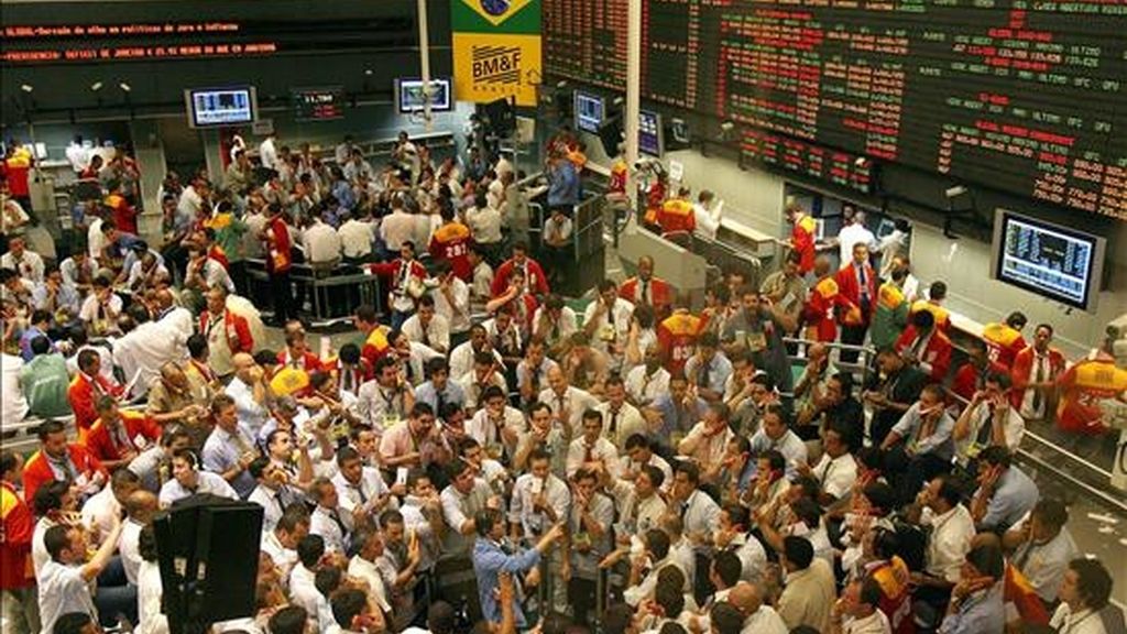 Con un volumen financiero de 4.304 millones de reales (unos 1.941 millones de dólares), se realizaron 273.545 transacciones con 32.127 millones de títulos que entraron al rally bursátil. EFE/Archivo Con un volumen financiero de 4.304 millones de reales (unos 1.941 millones de dólares), se realizaron 273.545 transacciones con 32.127 millones de títulos que entraron al rally bursátil. EFE/Archivo