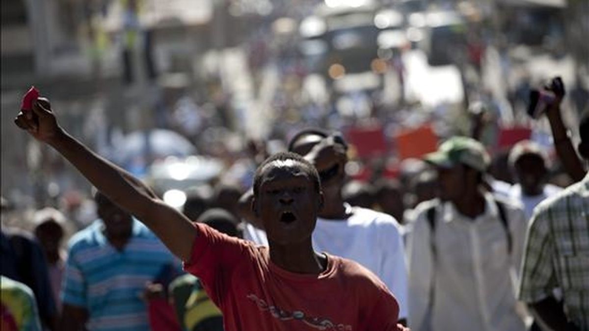 Manifestantes participan en una protesta este jueves en Puerto Príncipe (Haití). EFE
