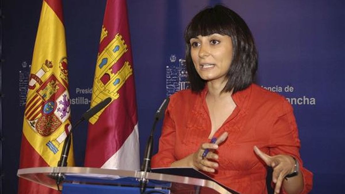 La portavoz del Ejecutivo regional, Isabel Rodríguez, informa sobre los acuerdos adoptados por el Consejo de Gobierno de Castilla-La Mancha en su última reunión. EFE