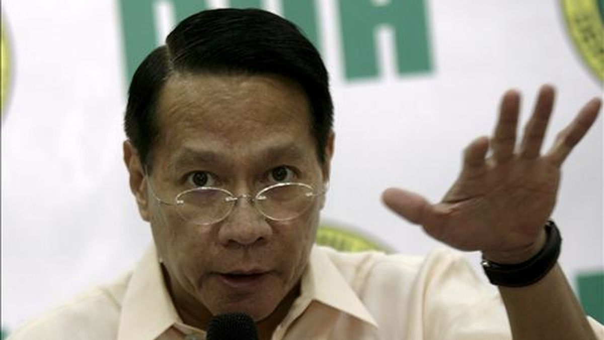 El secretario de Salud filipino, Francisco Duque, ofrece una rueda de prensa en el departamento de Sanidad de Manila, Filipinas, hoy lunes 8 de junio. EFE El secretario de Salud filipino, Francisco Duque, ofrece una rueda de prensa en el departamento de Sanidad de Manila, Filipinas, hoy lunes 8 de junio. EFE