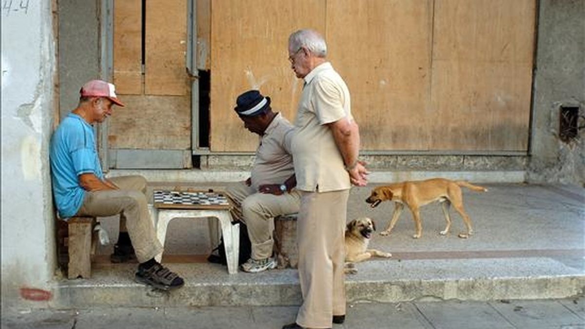 Para 2025 los cubanos mayores de 60 años pasarán de 2,9 millones, un millón más que ahora, y este será el país más envejecido de América Latina. EFE/Archivo