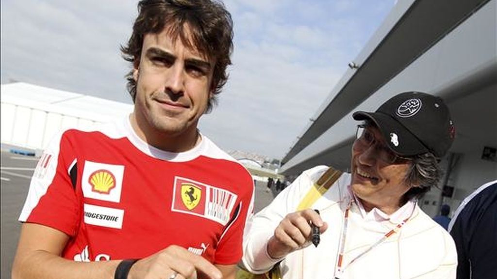 El corredor español del equipo Ferrari, Fernando Alonso, llega al circuito de Suzuka (Japón). EFE El corredor español del equipo Ferrari, Fernando Alonso, llega al circuito de Suzuka (Japón). EFE