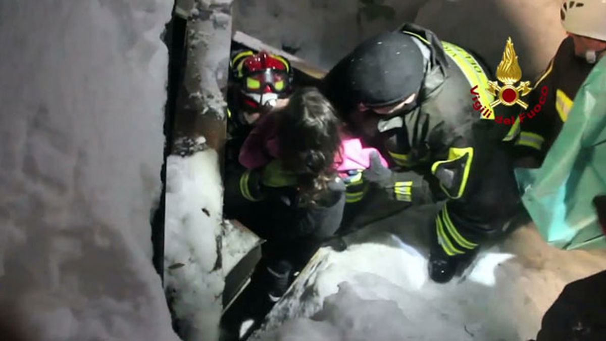 rescate supervivientes avalancha hotel Rigopiano