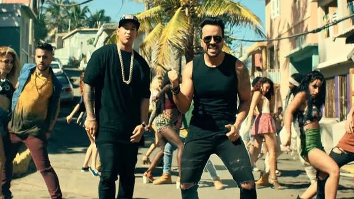 Luis Fonsi y Daddy Yankee en una imagen del videoclip de 'Despacito'