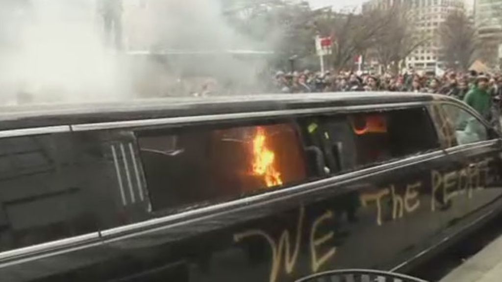 'Nosotros, el pueblo' se manifiesta con violencia contra la investidura de Trump