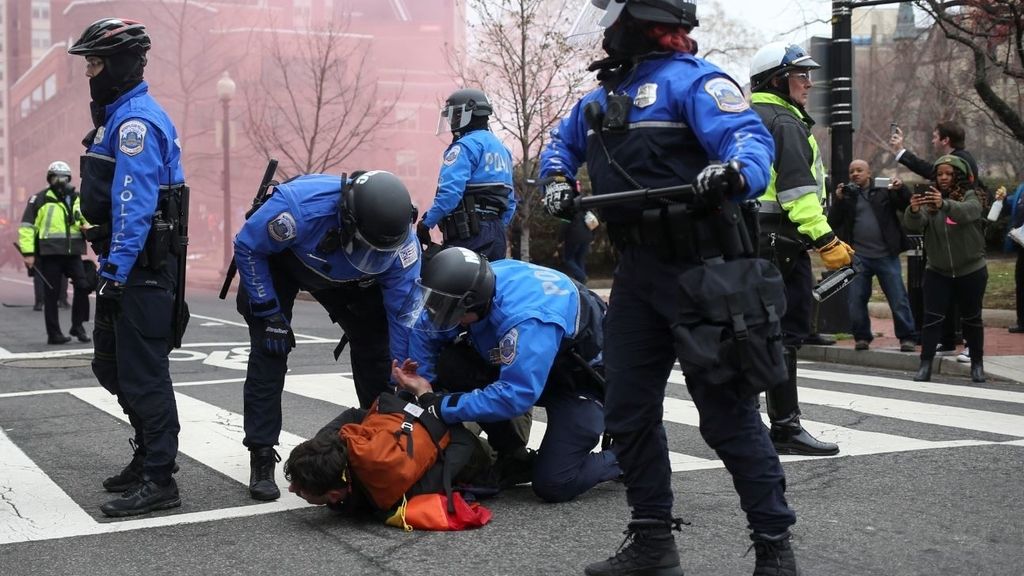 Un centenar de detenidos en la investidura de Trump