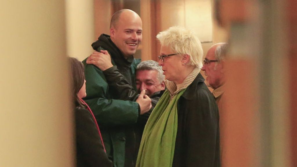 Madre, tía y hermano, los primeros en llegar