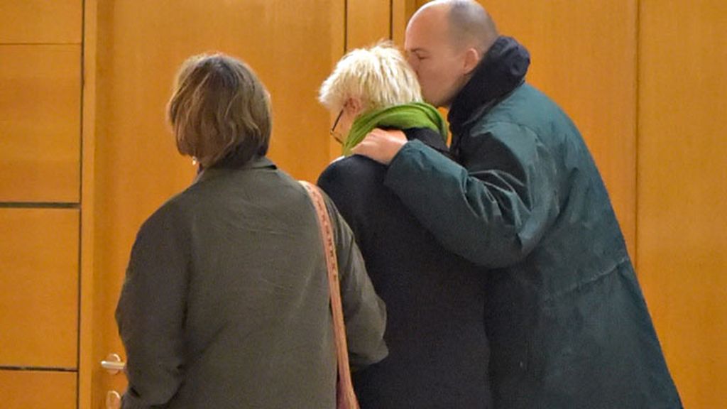 Madre, tía y hermano, los primeros en llegar