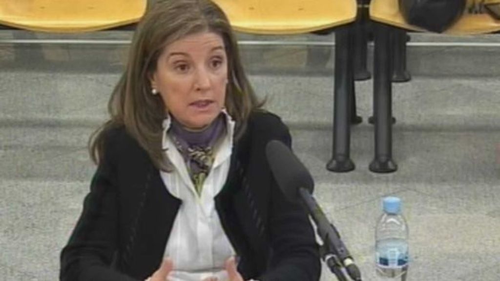 La mujer de Bárcenas muestra "confianza total" en su marido ante el tribunal