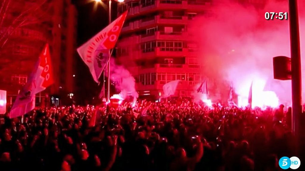 "Esto es Vigo": La afición del Celta marcó el primer gol en la calle ¡Vaya ambiente!