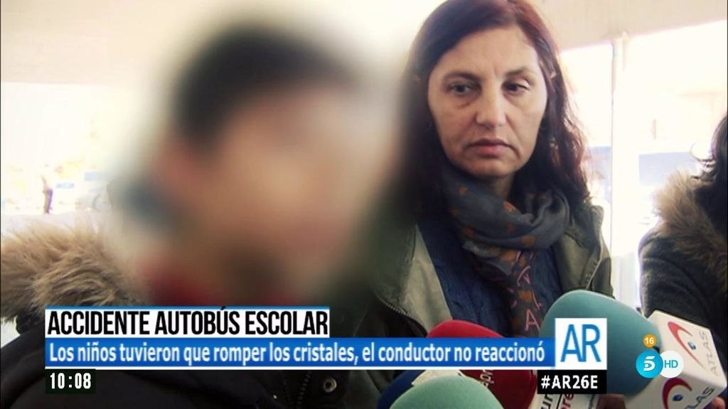 Los niños del autobús accidentado denuncian que el conductor iba "medio dormido"