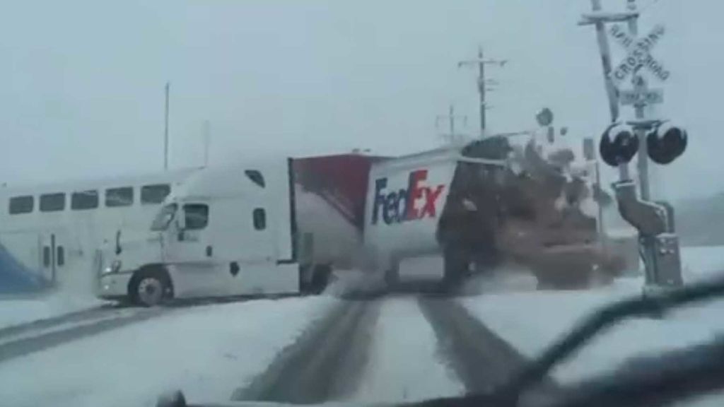 Un tren arrolla a un camión en un paso a nivel en Utah