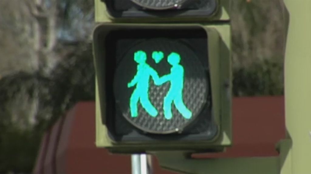 Parejas de gais y lesbianas se instalan en los semáforos de San Fernando