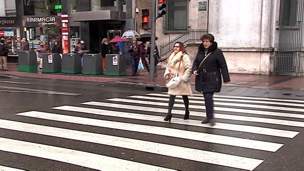 Valladolid multará a los peatones que crucen por donde no deben