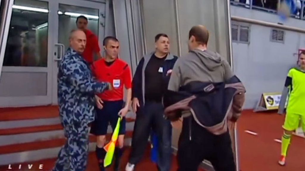 Neonazi o no, así agredió a un árbitro Zozulya, el jugador que no gusta en Vallecas