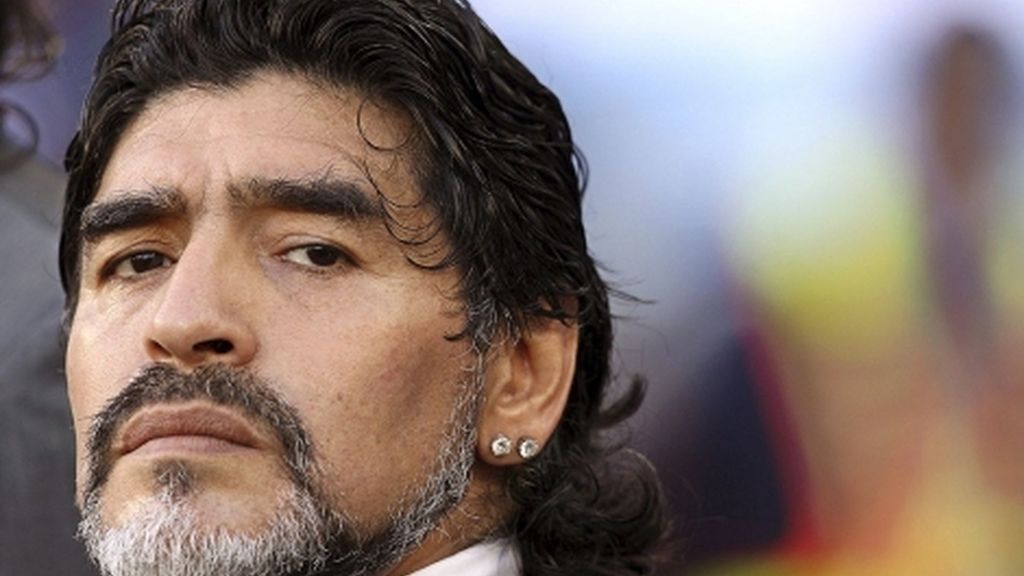 Diego Armando Maradona, una vida gloriosa entre descensos a los infiernos
