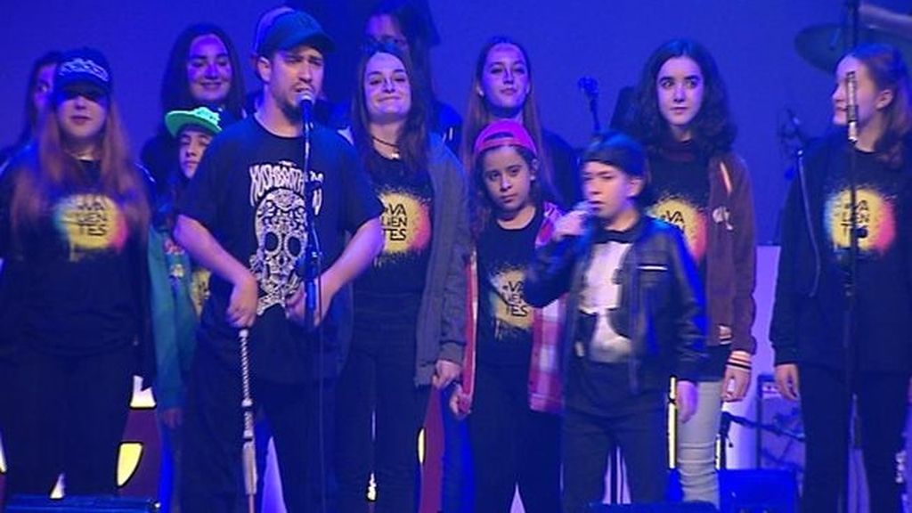 El Langui no deja de buscar valientes... esta vez, junto a su hijo