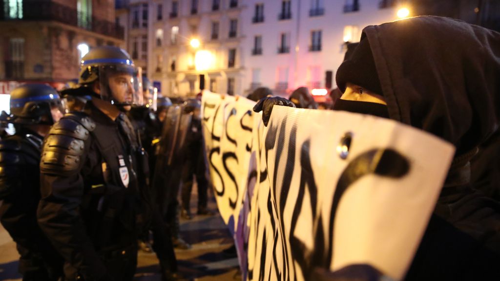 Gases lacrimógenos, de nuevo en las calles de París