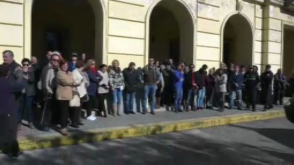 Barbate se moviliza por el niño ahogado en el naufragio de una patera