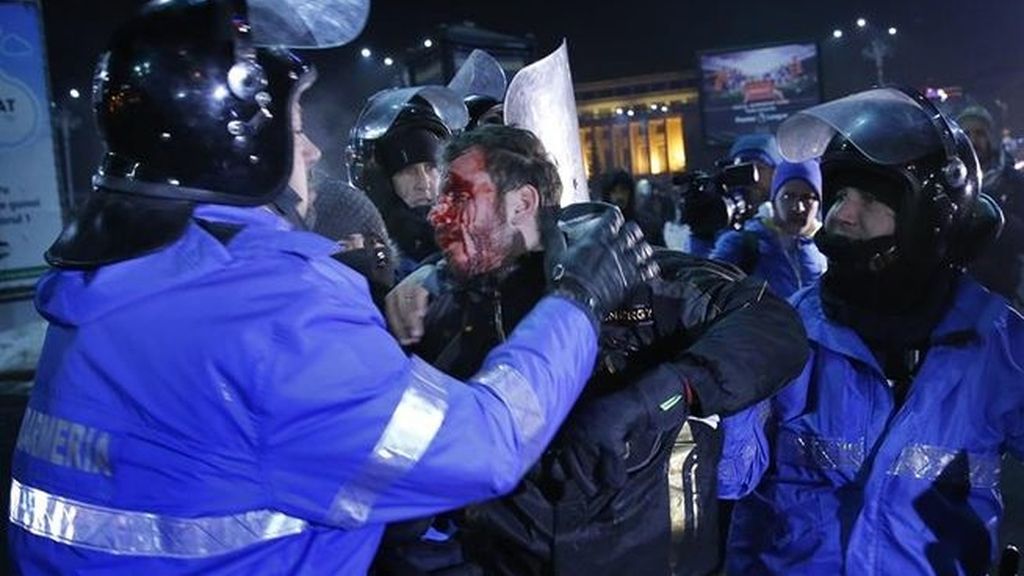 Masivas protestas en Rumanía por los planes del Gobierno de despenalizar la corrupción