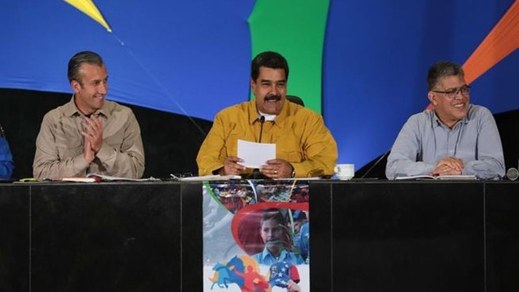 Maduro: "Se le reventarán los dientes a Mariano Rajoy si se mete con Venezuela"