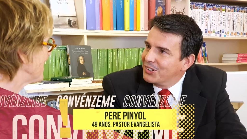 Pere Pinyol recomienda la Biblia a Mercedes: “Cambió mi vida con tan sólo diez años”