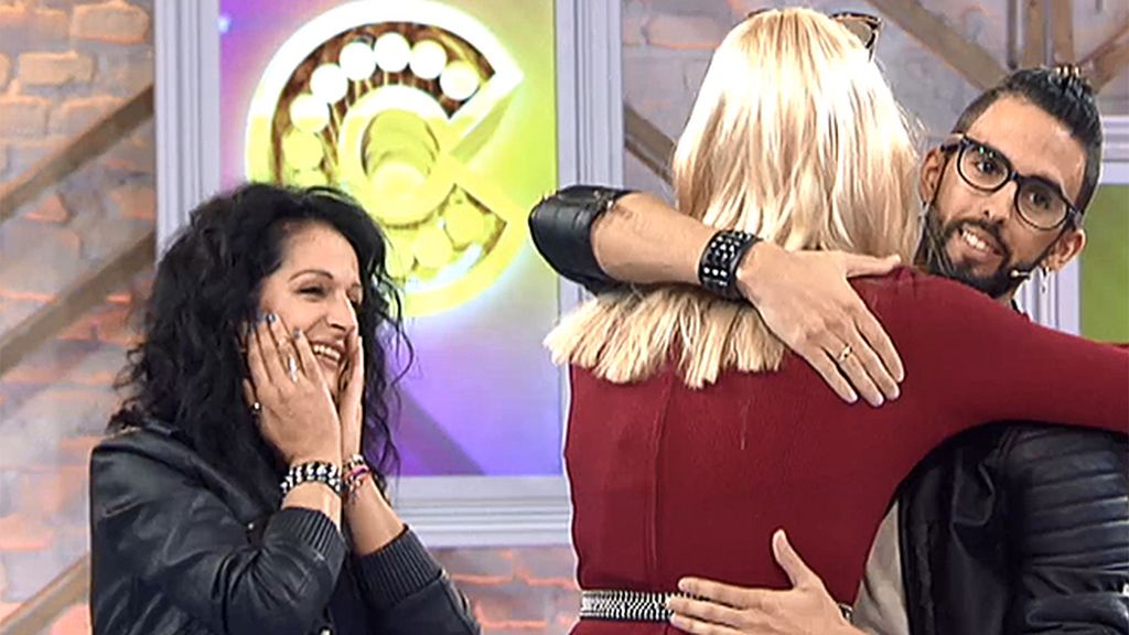 Así ha sido la reacción de la madre y el hermano de Christian al verle de mujer