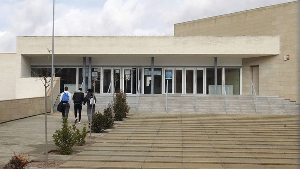Detenido un menor por agredir con arma blanca a dos compañeros en Villena