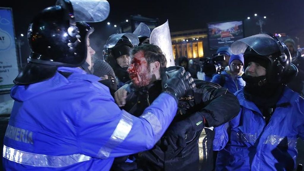 Masivas protestas en Rumanía por los planes del Gobierno de despenalizar la corrupción