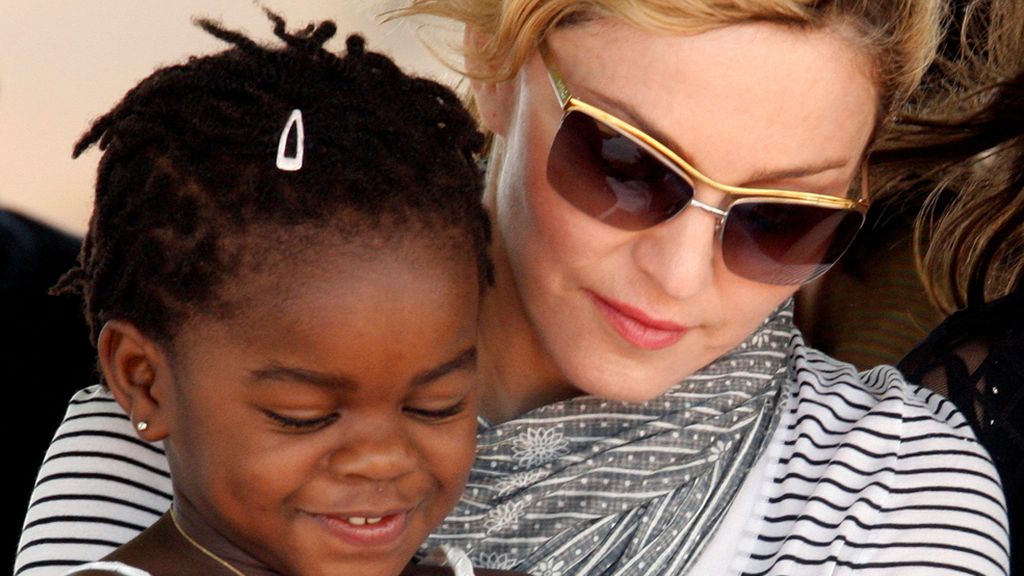 Madonna adopta a unas gemelas en Malaui