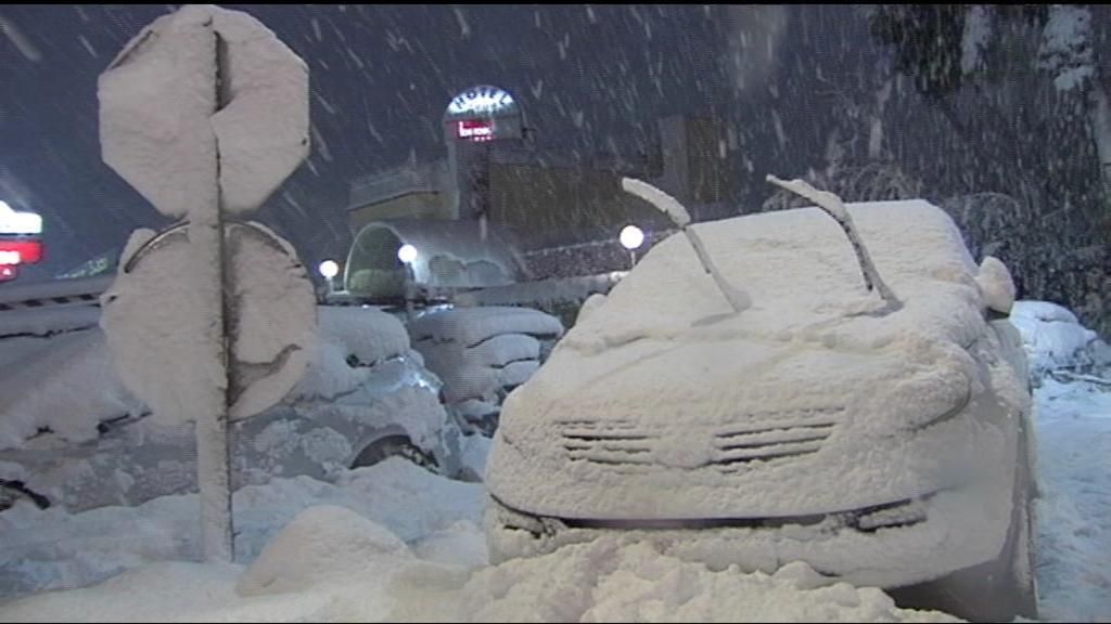 La nieve bloquea en Almansa a 1.200 vehículos