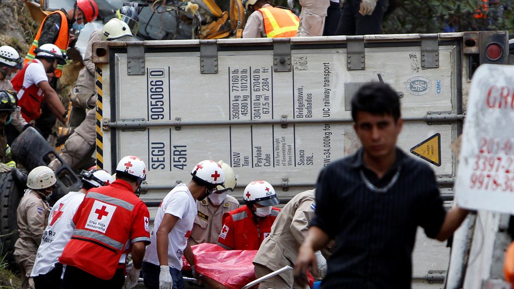 Mueren 16 personas en accidente de autobús en Honduras