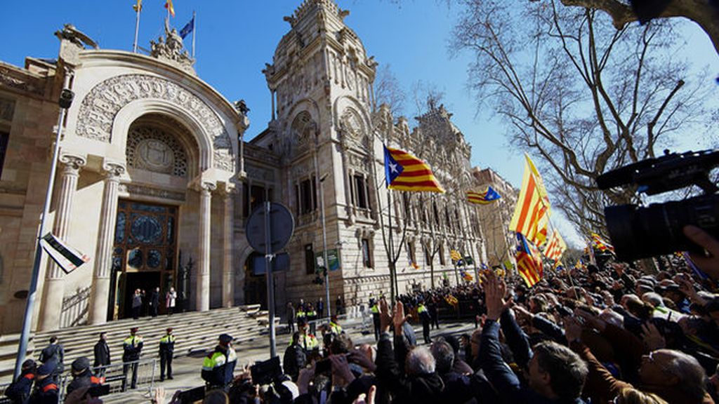 PP, PSOE y Ciudadanos apoyan al Gobierno en su crítica a la marcha de apoyo al 9N