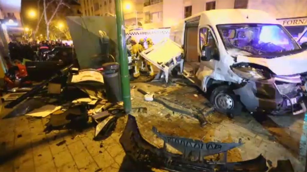 Un muerto y dos heridos tras choque de una furgoneta contra un coche en Mallorca