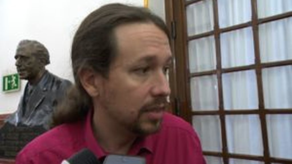 Iglesias acusa a Aznar y González de "irresponsables" y "echar gasolina al fuego"