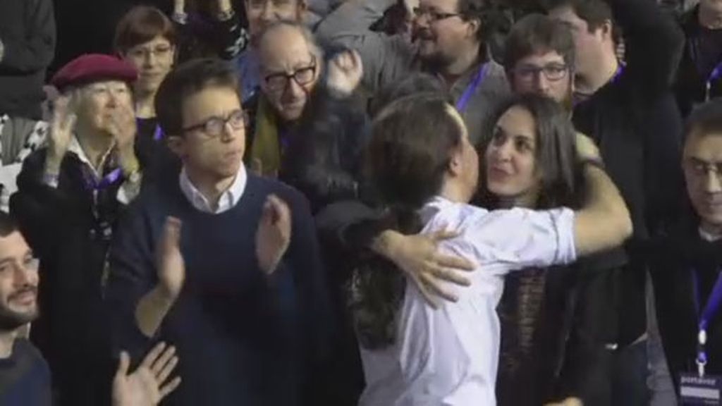 La entrada triunfal de Pablo Iglesias en Vistalegre tras arrollar en las votaciones