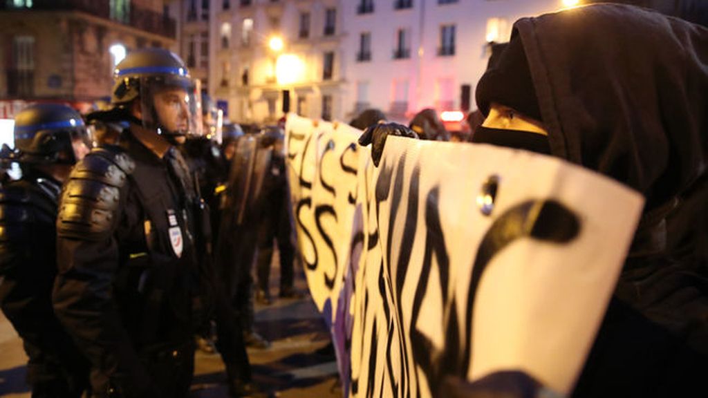 Gases lacrimógenos, de nuevo en las calles de París