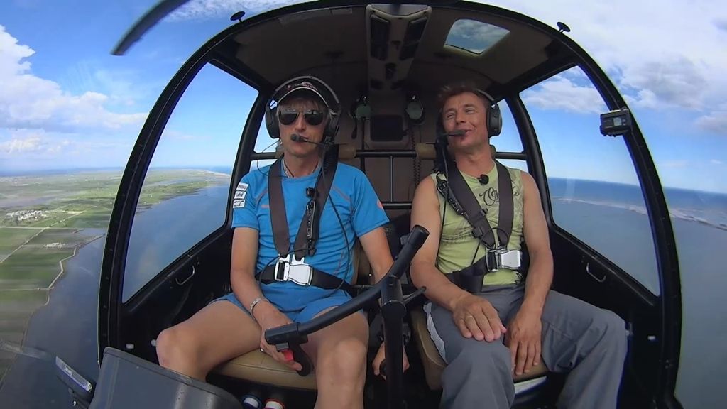 Calleja y Carles se “desenvolupan” en el helicóptero de ‘Volando voy’