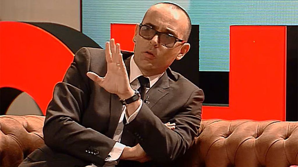 El presentador monta en cólera ante los ataques al sacerdote