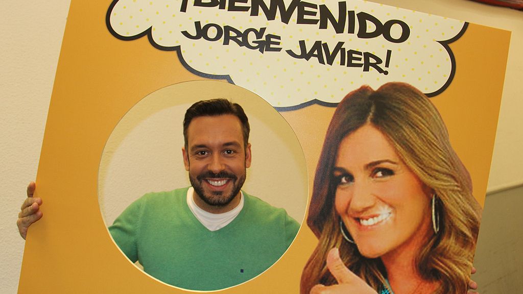 Posan con sus mejores sonrisas al grito de ¡Bienvenido!