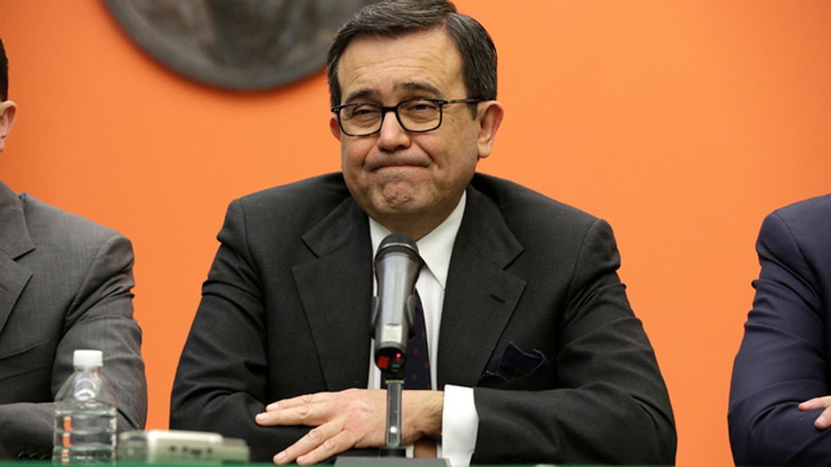 El ministro de Economía mexicano insiste en "no se va a pagar ni un centavo" del muro