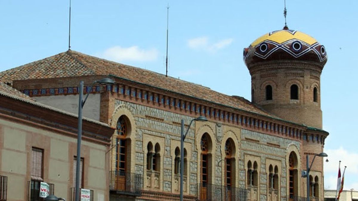 Ayuntamiento de Mora. Detenido un hombre por asesinar a su mujer en Mora, Toledo, delante de su familia